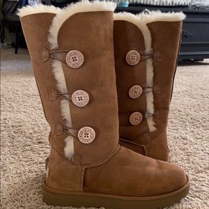 UGG BAILEY BUTTON TRIPLET